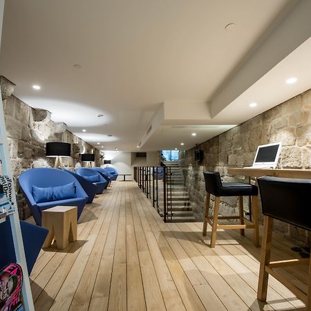 Bluesock Hostels Porto Eksteriør bilde The library at the University of Roehampton