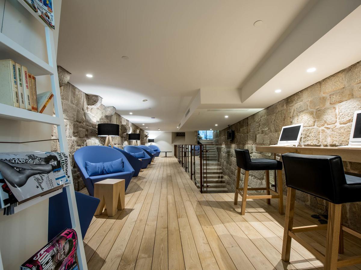Bluesock Hostels Porto Eksteriør bilde Library