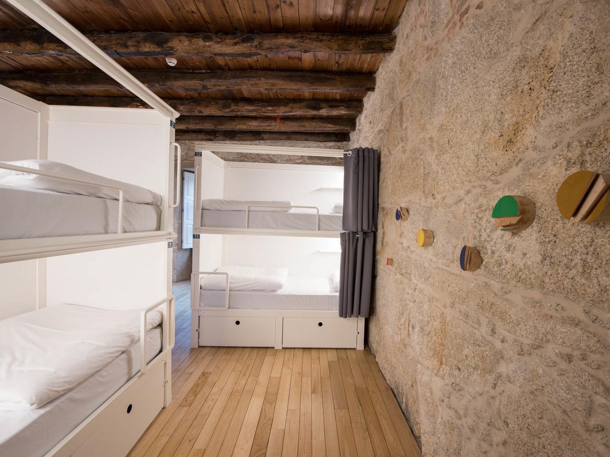 Bluesock Hostels Porto Eksteriør bilde A room at the hostel
