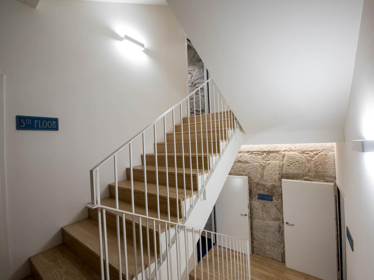 Bluesock Hostels Porto Eksteriør bilde Stairs in the new building