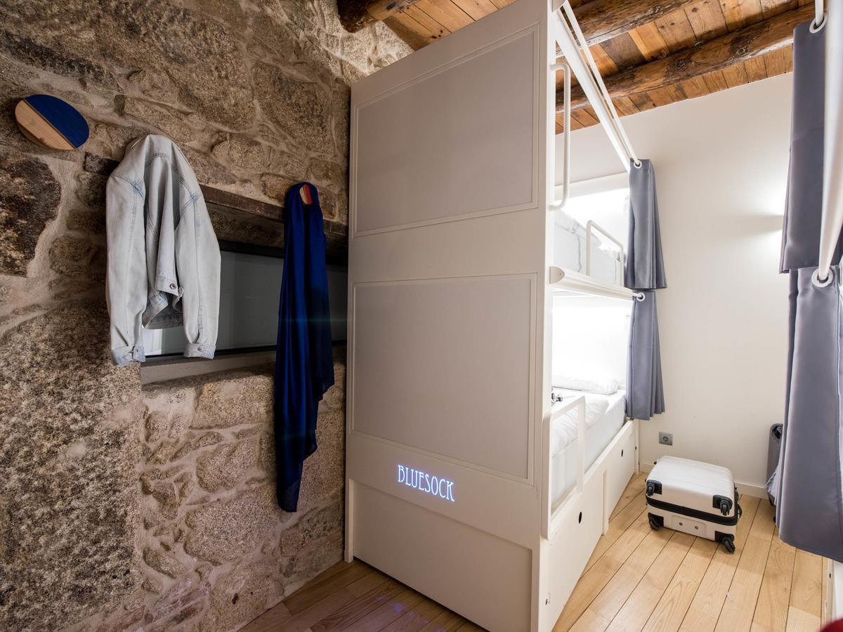 Bluesock Hostels Porto Eksteriør bilde A room at the hostel