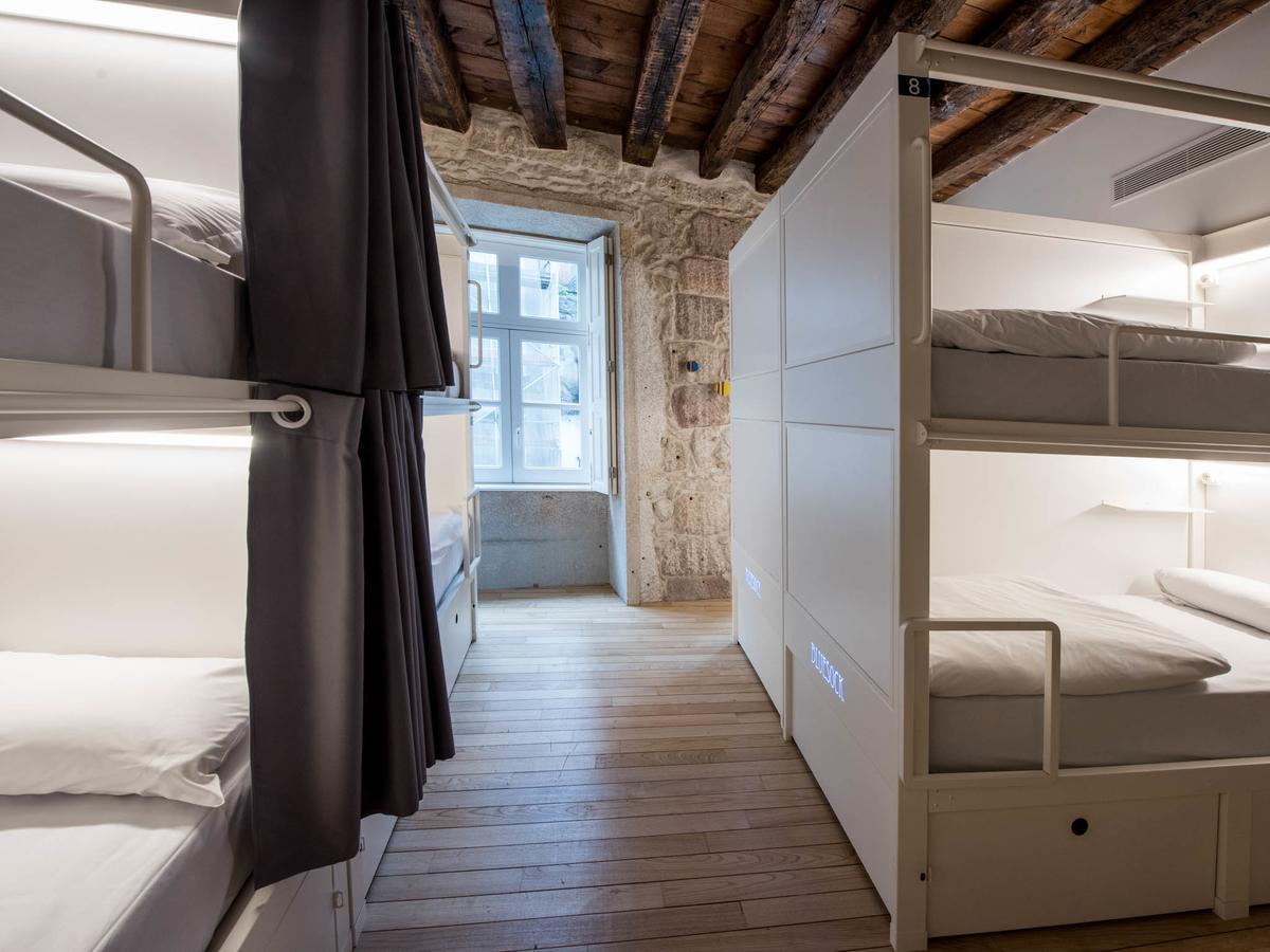 Bluesock Hostels Porto Eksteriør bilde Hostel room in Berlin