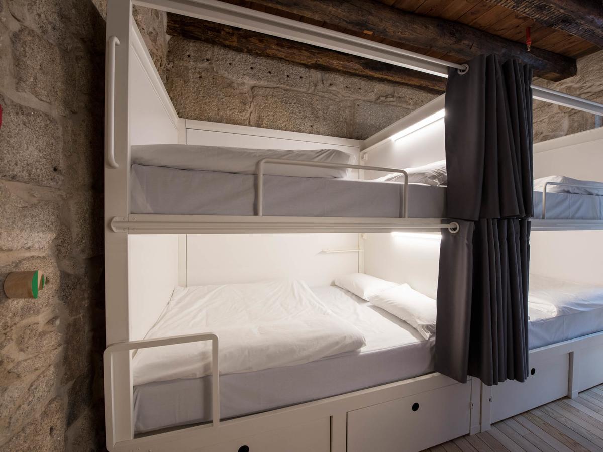 Bluesock Hostels Porto Eksteriør bilde A bunk bed