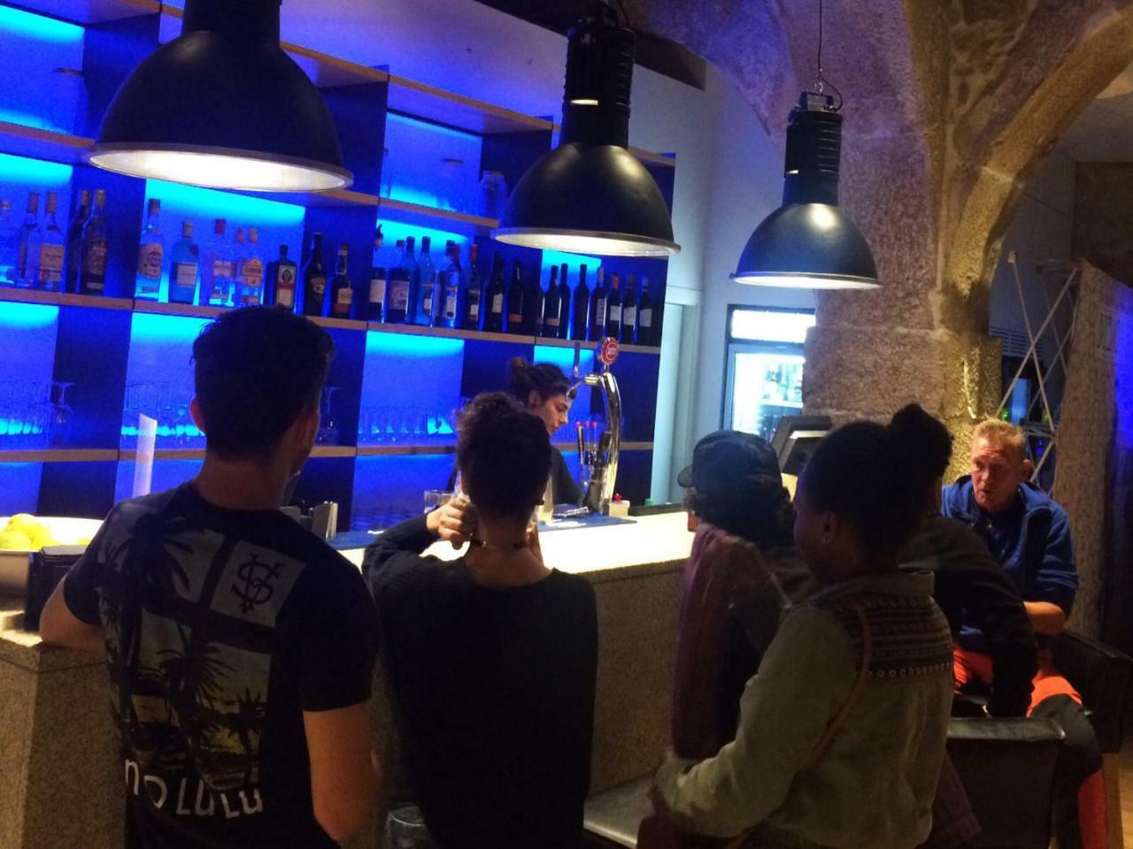 Bluesock Hostels Porto Eksteriør bilde The bar at the entrance of the nightclub